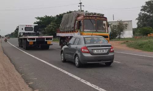 நிறைவேற்றப்பட்ட திட்டமோ 4 வழிச்சாலை அமைத்ததோ இருவழிச்சாலை