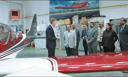 செக் குடியரசு நாட்டில் அரசு முறை பயணம்: தமிழகத்தில் முதலீடு செய்ய நிறுவனங்களுக்கு அமைச்சர் அழைப்பு செக் குடியரசு நாட்டில் அரசு முறை பயணம்: தமிழகத்தில் முதலீடு செய்ய நிறுவனங்களுக்கு அமைச்சர் அழைப்பு