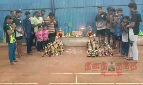 சரஸ்வதி பூஜை கொண்டாடிய பொதுமக்கள்