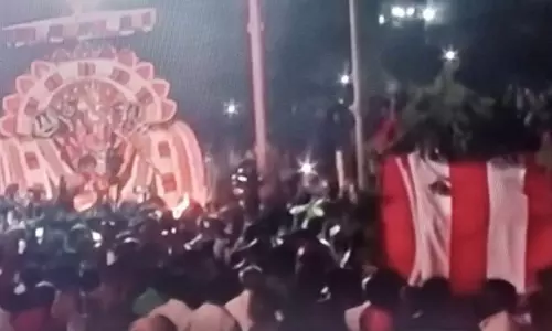 குலசேகரன்பட்டினம் முத்தாரம்மன் கோவிலில் மகிஷா சூரசம்ஹாரம் விமர்சையாக நடைபெற்றது