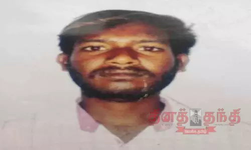 கொடுமுடி அருகே   கார்- மோட்டார்சைக்கிள் மோதல்; வாலிபர் பலி