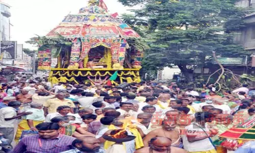 ஈரோடு கோட்டை  பெருமாள் கோவில் தேரோட்டம்