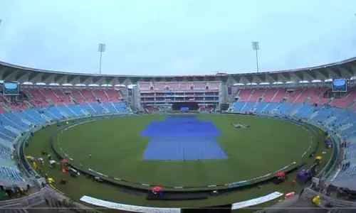 இந்தியா - தென் ஆப்பிரிக்கா இடையிலான ஒருநாள் போட்டி  : மழை காரணமாக தொடங்குவதில் தாமதம்