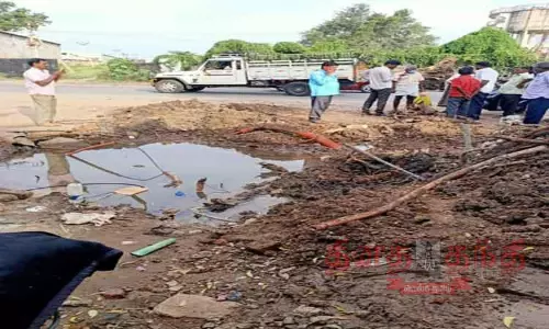 அத்திக்கடவு பிரதான குடிநீர் குழாயில் உடைப்பு