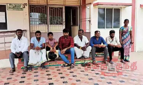 வாகன உரிமையாளர்கள் காத்திருப்பு போராட்டம் வாகன உரிமையாளர்கள் காத்திருப்பு போராட்டம்