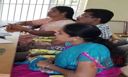 சென்னிமலை பேரூராட்சியில் மழை நீர் வடிகால் அமைக்கும் பணியில் பொதுமக்கள் இடையே கருத்து வேறுபாடு; தாசில்தார் தலைமையில் அமைதி பேச்சுவார்த்தை சென்னிமலை பேரூராட்சியில் மழை நீர் வடிகால் அமைக்கும் பணியில் பொதுமக்கள் இடையே கருத்து வேறுபாடு; தாசில்தார் தலைமையில் அமைதி பேச்சுவார்த்தை