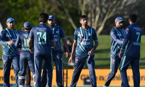 முத்தரப்பு டி20 தொடர்: வங்காளதேசத்திற்கு எதிரான ஆட்டத்தில் 21 ரன்கள் வித்தியாசத்தில் பாகிஸ்தான் அணி வெற்றி