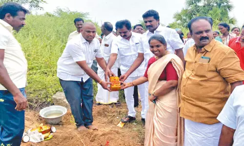 கொட்டவாக்கம் ஊராட்சியில் சிறு பாலம் கட்டும் பணி