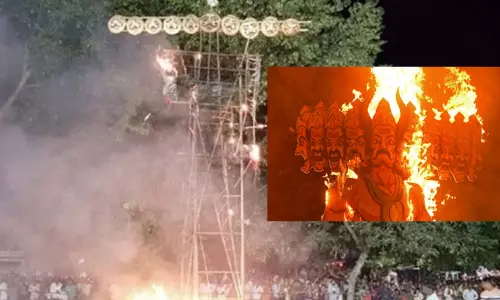 தீ வைத்தபோதும் எரியாமல் நின்ற 10 தலை ராவணன் - அதிகாரி சஸ்பெண்ட்...!