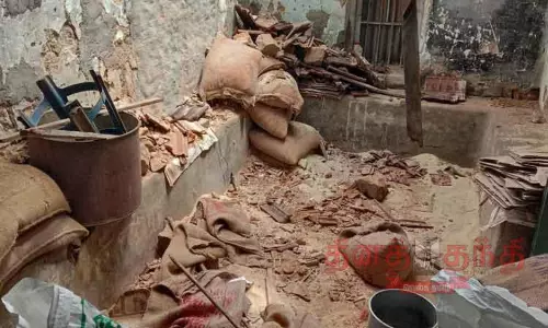 ரேஷன் கடையை உடைத்த காட்டுயானைகள்