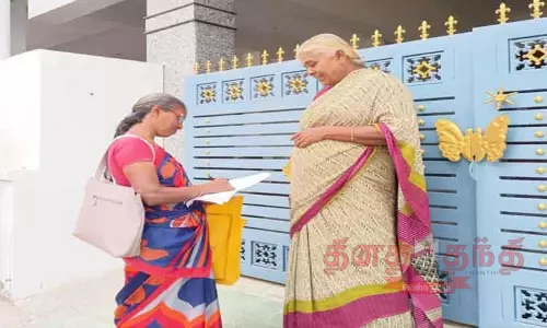 வாக்காளர் அடையாள அட்டையுடன் ஆதார் எண் இணைக்கும் பணி தீவிரம்