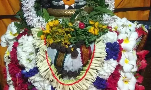 பிரதோஷத்தையொட்டி  சிவன் கோவில்களில் சிறப்பு வழிபாடு