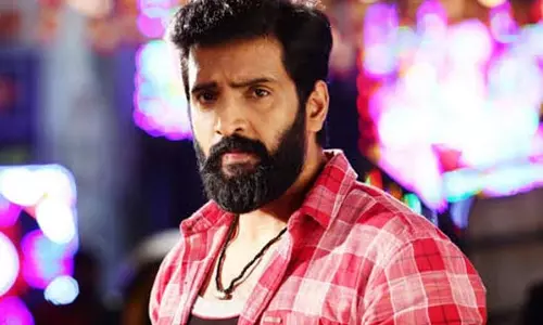 பாடகரான நடிகர் சந்தானம்.. ட்ரெண்டாகும் டீசர்.. பாடகரான நடிகர் சந்தானம்.. ட்ரெண்டாகும் டீசர்..