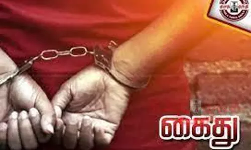 ஜோலார்பேட்டை ரெயில் நிலையத்தில் செல்போன் திருடிய வாலிபர் கைது