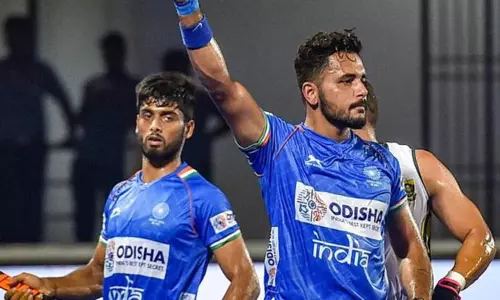 சர்வதேச ஆக்கி கூட்டமைப்பு விருதுகள்: சிறந்த வீரராக இந்தியாவின் ஹர்மன்பிரீத் சிங் தேர்வு