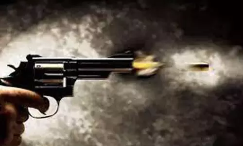 காஷ்மீரில் துப்பாக்கி தவறுதலாக வெடித்து ராணுவ வீரர் பலி காஷ்மீரில் துப்பாக்கி தவறுதலாக வெடித்து ராணுவ வீரர் பலி