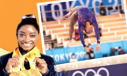 ஜிம்னாஸ்டிக்கில் சிறந்து விளங்கும் சிமோன்