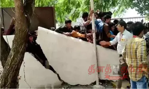 சுவர் இடிந்து விழுந்து பெண் சப்-இன்ஸ்பெக்டர் உள்பட 10 பேர் படுகாயம் சுவர் இடிந்து விழுந்து பெண் சப்-இன்ஸ்பெக்டர் உள்பட 10 பேர் படுகாயம்