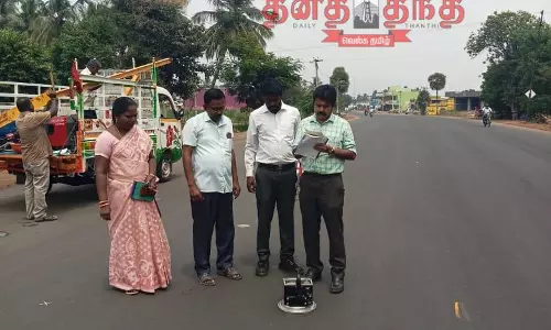 சாலை அகலப்படுத்தும் பணியை அதிகாரிகள் ஆய்வு