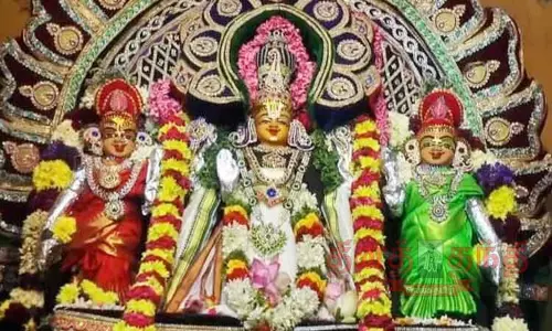 புரட்டாசி 3-வது சனிக்கிழமையையொட்டி பெருமாள் கோவில்களில் சிறப்பு வழிபாடு புரட்டாசி 3-வது சனிக்கிழமையையொட்டி பெருமாள் கோவில்களில் சிறப்பு வழிபாடு