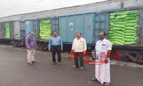 சூரத்தில் இருந்து 550 டன் யூரியா உரங்கள் வந்தன சூரத்தில் இருந்து 550 டன் யூரியா உரங்கள் வந்தன