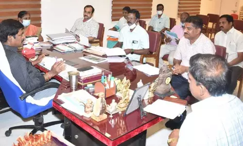 விழுப்புரம்- திண்டிவனம் நகராட்சி பகுதிகளில்  பாதாள சாக்கடை திட்டப்பணிகளை விரைந்து முடிக்க வேண்டும்  கலெக்டர் மோகன் உத்தரவு