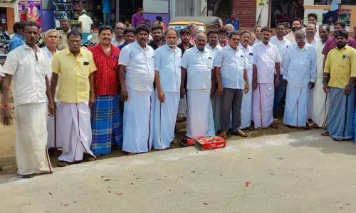 பட்டாசு வெடித்து கட்சியினர் கொண்டாட்டம்