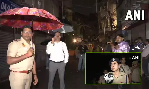 டெல்லியில் கட்டிடம் இடிந்து விழுந்து விபத்து - ஒரு குழந்தை பலி- 10 பேர் படுகாயம் டெல்லியில் கட்டிடம் இடிந்து விழுந்து விபத்து - ஒரு குழந்தை பலி- 10 பேர் படுகாயம்