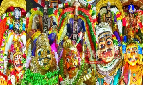 புரட்டாசி மாத பவுர்ணமி விழா: ஐந்து கருட வாகனங்களில் எழுந்தருளிய பெருமாள் புரட்டாசி மாத பவுர்ணமி விழா: ஐந்து கருட வாகனங்களில் எழுந்தருளிய பெருமாள்