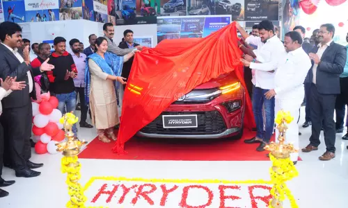 எலக்ட்ரிக் கார் சந்தையை அசத்தும் புதிய டொயோட்டா - அர்பன் குரூஸர் ஹைரைடர் அறிமுகம் எலக்ட்ரிக் கார் சந்தையை அசத்தும் புதிய டொயோட்டா - அர்பன் குரூஸர் ஹைரைடர் அறிமுகம்