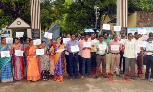அரசு கல்லூரி கவுரவ விரிவுரையாளர்கள் ஆர்ப்பாட்டம்