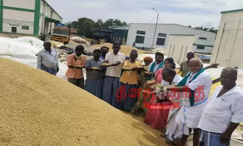 ஆனைமலை நெல் கொள்முதல் மையத்தில் 2 ஆயிரம் நெல் மூட்டைகள் கொள்முதல் செய்யப்படுமா?-விவசாயிகள் எதிர்பார்ப்பு