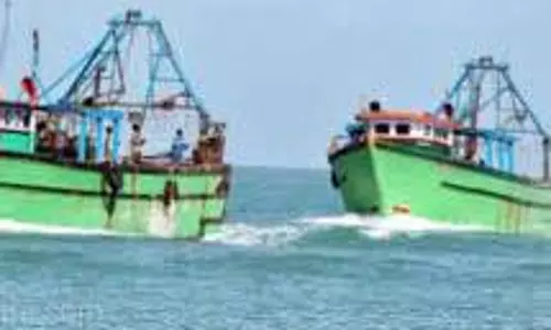 தனுஷ்கோடிக்கு அகதியாக வர முயன்ற 7 பேர் பிடிபட்டனர். தனுஷ்கோடிக்கு அகதியாக வர முயன்ற 7 பேர் பிடிபட்டனர்.