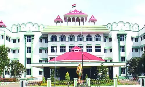 நீர்நிலையை ஆக்கிரமித்து கட்டிடம் கட்டப்படவில்லை - மதுரை ஐகோர்ட்டில் தகவல் நீர்நிலையை ஆக்கிரமித்து கட்டிடம் கட்டப்படவில்லை - மதுரை ஐகோர்ட்டில் தகவல்