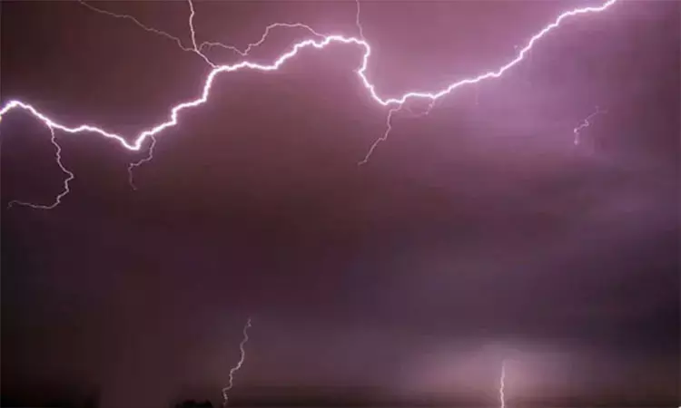 ஒடிசாவில் கால்பந்து மைதானத்தில் மின்னல் தாக்கி 2 பேர் பலி; 25 பேர் படுகாயம்!