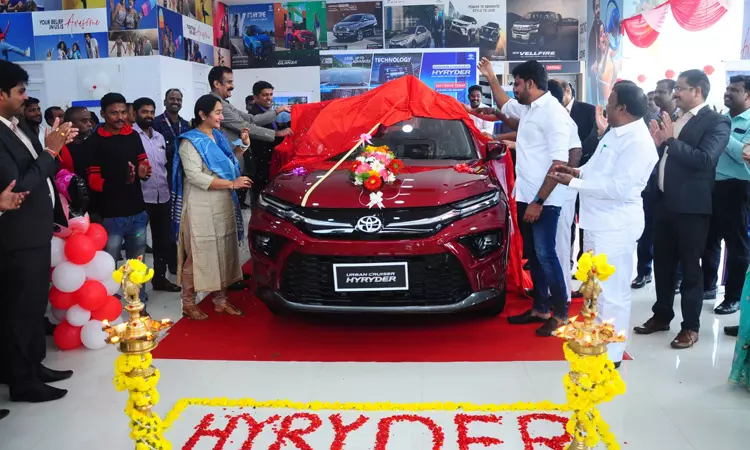 எலக்ட்ரிக் கார் சந்தையை அசத்தும் புதிய டொயோட்டா - அர்பன் குரூஸர் ஹைரைடர் அறிமுகம் எலக்ட்ரிக் கார் சந்தையை அசத்தும் புதிய டொயோட்டா - அர்பன் குரூஸர் ஹைரைடர் அறிமுகம்