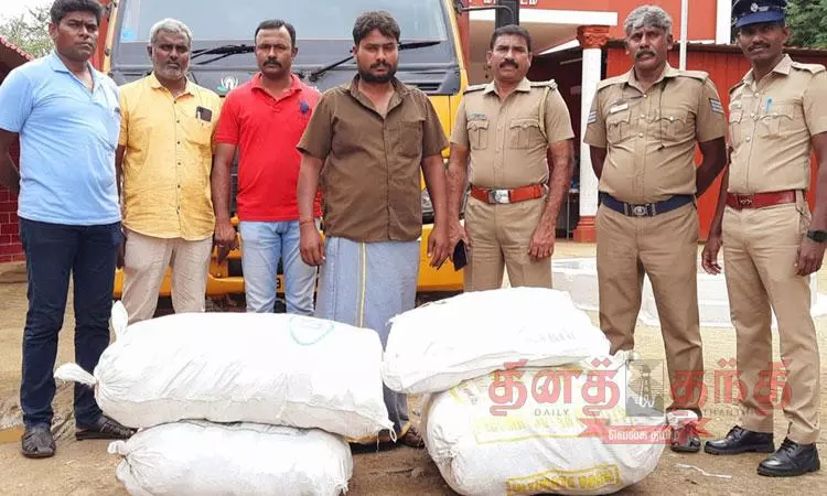 லாரியில் கடத்திய 120 கிலோ குட்கா பறிமுதல் லாரியில் கடத்திய 120 கிலோ குட்கா பறிமுதல்