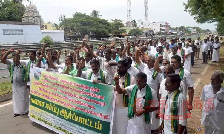 பி.ஏ.பி. திட்டத்தில் உள்ள அணைகளில் பழுதான மதகு, சங்கிலியை மாற்ற கோரி விவசாயிகள் ஆர்ப்பாட்டம்