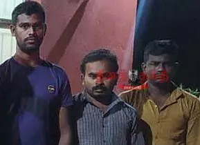 வேனில் கடத்த முயன்ற 878 கிலோ குட்கா பறிமுதல்