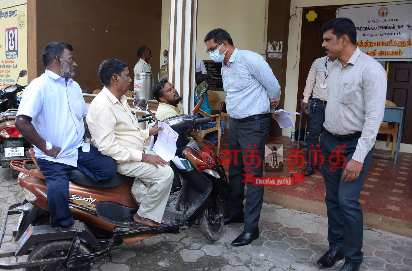 காட்டுக்கொல்லை கிராமத்துக்கு சாலை வசதி ஏற்படுத்தித் தர வேண்டும் காட்டுக்கொல்லை கிராமத்துக்கு சாலை வசதி ஏற்படுத்தித் தர வேண்டும்