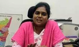 புத்தகம் படித்தால் அறிவை வளர்த்துக் கொள்ளலாம்