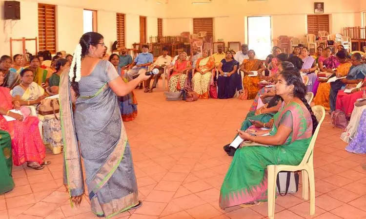 நாகர்கோவிலில் ஆசிரியர்களுக்கு எண்ணும், எழுத்தும் பயிற்சி நாகர்கோவிலில் ஆசிரியர்களுக்கு எண்ணும், எழுத்தும் பயிற்சி