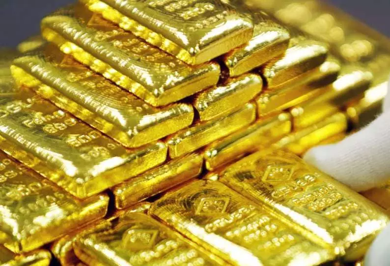 விமானத்தில் கடத்திய ரூ.60 லட்சம் தங்கம் பறிமுதல் விமானத்தில் கடத்திய ரூ.60 லட்சம் தங்கம் பறிமுதல்