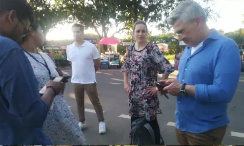 மாமல்லபுரத்தில் டிக்கெட் கவுண்டர்கள் மூடல்.. வெளிநாட்டு பயணிகள் நடு ரோட்டில் காத்திருப்பு