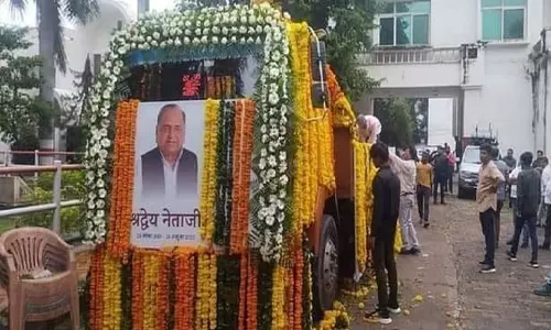 முலாயம் சிங் யாதவ் உடல் அரசு மரியாதையுடன் தகனம்