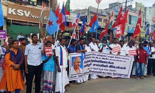 தேனி உள்பட 7 இடங்களில்  சமூக நல்லிணக்க மனித சங்கிலி