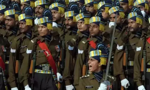 புளூடூத் வைத்து தேர்வெழுதிய கும்பல்.. வெளியே இருந்து பதில் சொன்ன நபர்-ராணுவ தேர்வில் பகீர் மோசடி புளூடூத் வைத்து தேர்வெழுதிய கும்பல்.. வெளியே இருந்து பதில் சொன்ன நபர்-ராணுவ தேர்வில் பகீர் மோசடி