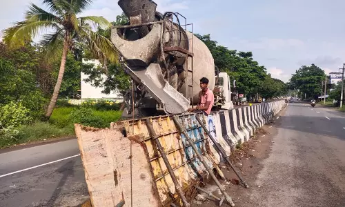 உயிர்பலி வாங்க காத்திருந்த தடுப்புச்சுவர் சீரமைப்பு