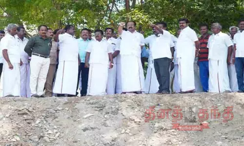 ஊருணியில் மேம்பாட்டு பணி; அமைச்சர் ஆய்வு ஊருணியில் மேம்பாட்டு பணி; அமைச்சர் ஆய்வு