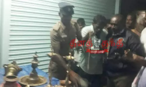 பவானி அருகே கோவிலில் குத்துவிளக்குகள் திருடிய 2 பேர் கைது பவானி அருகே கோவிலில் குத்துவிளக்குகள் திருடிய 2 பேர் கைது